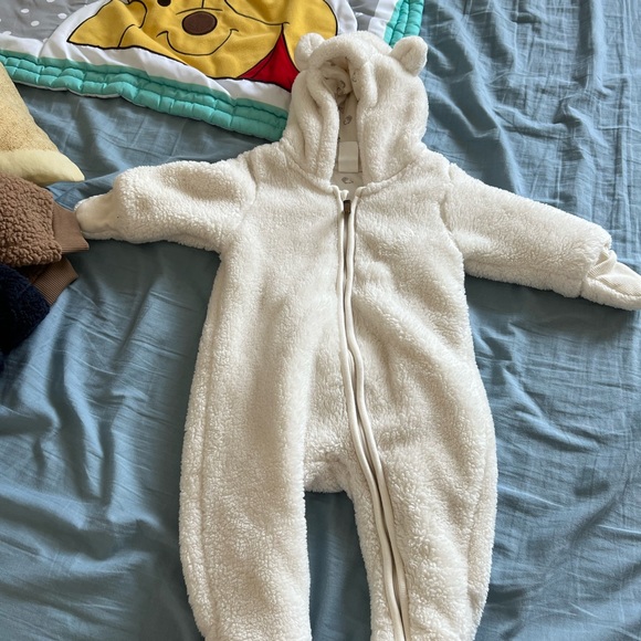 Old navy and H&M baby clothes
Size on the pictures - Picture 8 of 10